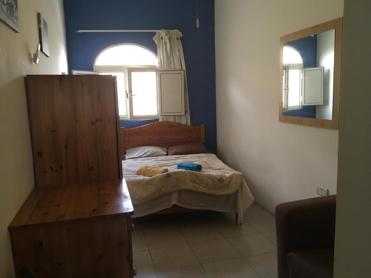 Butts Inn Annex Dormitory Hostel Ghajn il-Kbira  エクステリア 写真